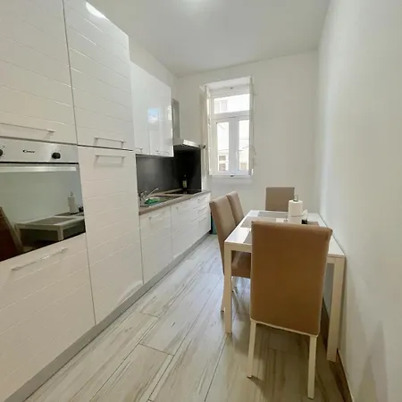 B 2 Bedroom Lejlighed *